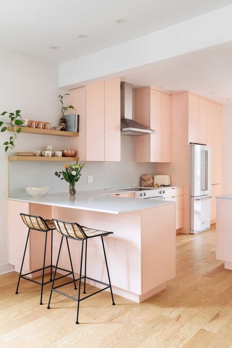 Modern Kitchen Furniture, Pink Cabinets, Kitchen Peninsula, Pastel Kitchen, Kabinet Dapur, Orange Kitchen, Room Deco, Style Deco, Pink Kitchen