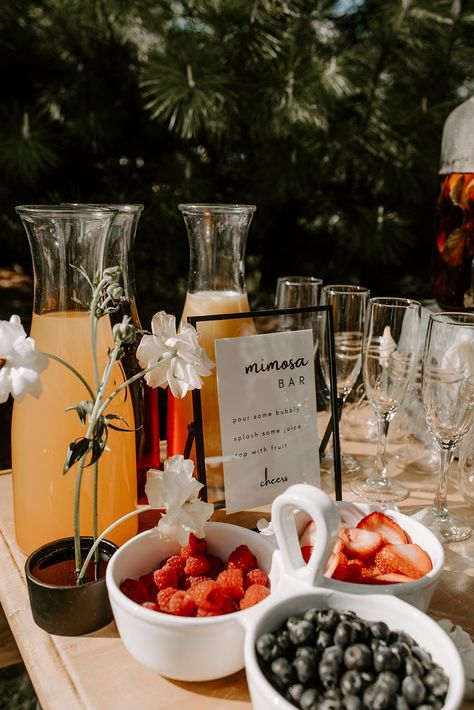 Bridal Shower Champagne Bar, Mimosa Bar Wedding, Blue Bridal Shower Themes, Bridal Brunch Food, Bridal Shower Drinks, Pearl Bridal Shower, Brunch Table Setting, Bridal Shower Inspo, Champagne Brunch