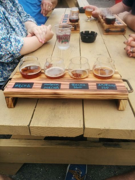 Beer flight holder Glass Holder Ideas, Beer Flight Holder, Beer Flight Tray, Wood Working Table, Pallets Outdoor, Woodworking Gifts, Woodworking Lamp, Beer Flight, Woodworking Desk