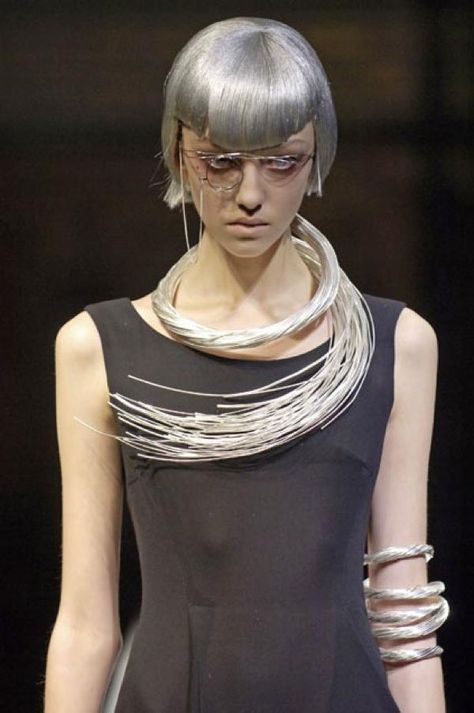 Yohji Yamamoto | Yōji Yamamoto (山本 耀司, Yamamoto Yōji, born 1943 ... Jewelry Ad, Japanese Fashion Designers, Opal Jewellery, Japanese Jewelry, Dog Jewelry, Futuristic Fashion, Summer Gift, Runway Pictures, Chic Vintage