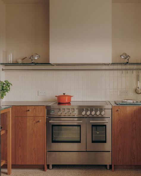 There’s something satisfying about a utensil bar that runs the width of a room. This one is solid stainless steel, 2.7m long, 19mm in diameter. Image — @richardgaston Styling — @studiokumari Stainless Steel Kitchen Countertops, No Upper Cabinets, Stainless Steel Countertop, Mobile Home Kitchen, Kitchen Vignettes, Stainless Steel Stove, Stainless Kitchen, Stainless Steel Countertops, Cottage Kitchens