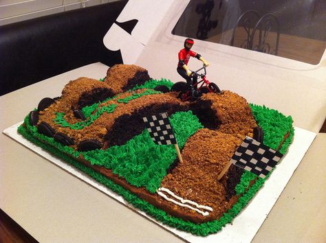 Bmx cake by tigermatt, via Flickr Bmx Cake, Mountain Bike Cake, Motocross Cake, Bolo Motocross, Dirt Bike Track, Motorbike Cake, Bicycle Party, Bicycle Cake, Bike Birthday Parties