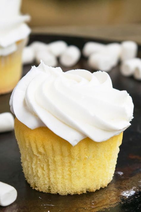 Best Vanilla Cupcake Recipe - CakeWhiz Vanilla Frosting For Cupcakes, Best Vanilla Cupcake Recipe, Homemade Vanilla Cupcakes, Frost Cupcakes, Homemade Cupcake Recipes, Easy Vanilla Cupcakes, Cupcake Recipes From Scratch, Make Cupcakes, Frozen Cupcakes