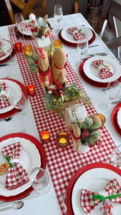 Christmas Table Plaid, Picnic Christmas Ideas, Gingerbread Dining Table Decor, Red Gingham Christmas Decor, Gingerbread Man Party Ideas, Gingerbread Table Setting, Gingerbread Table Decor, Gingham Christmas Decor, Christmas Picnic Ideas