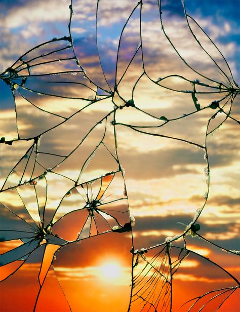 Photographs of Sunsets as Reflected through Shattered Mirrors by Bing Wright sunset mirrors Shattered Mirror, Mirror Photography, Broken Mirror, Reflection Photography, Colossal Art, Mirror Reflection, Shattered Glass, Mirror Photo, Evening Sky