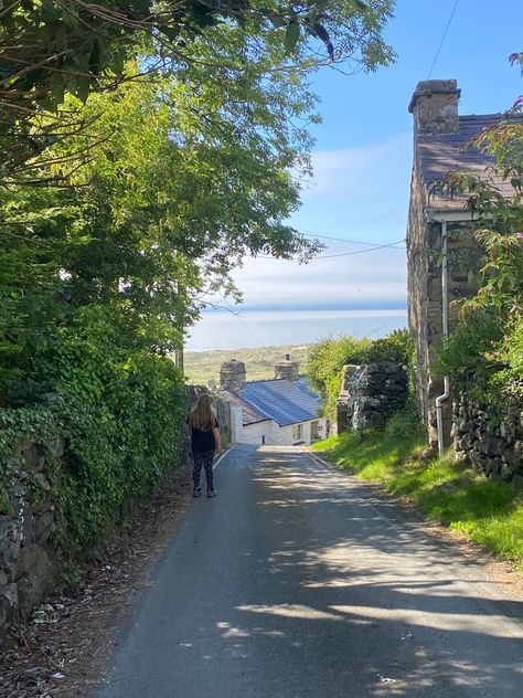 Small British Town, Small English Town Aesthetic, Gardening Club, Town Aesthetic, Summer Cabin, English Summer, British Country, Dream Place, British Summer