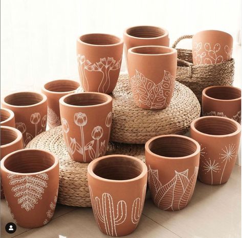 Hand Painted Pots Terra Cotta, Painting Pots Ideas, Flower Pot Painting Ideas, Flower Pot Painting, Pot Painting Ideas, Pottery Barn Hacks, Terracotta Decor, Barn Hacks, Plant Pot Design