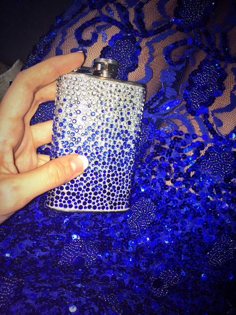 Flask Diy, Glitter Flask, Hip Flask, Liquor Bottles, Girly Things, Bottles Decoration, Flask, Liquor, Prom Dress