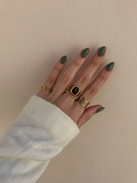 Nails And Rings, Photo Arts, Autumn Nail, Simple Lifestyle, Nail Colour, Amazing Makeup, Simpler Lifestyle, Nail Idea, Dark Nails