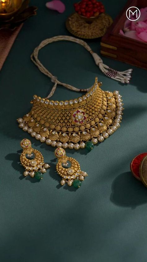 Gold Jewelry Prom, Unique Gold Jewelry Designs, Wedding Jewelry Sets Bridal Jewellery, Bridal Necklace Designs, Neck Pieces Jewelry, Antique Necklaces Design, Gold Bangles For Women, Choker Necklace Designs, New Gold Jewellery Designs