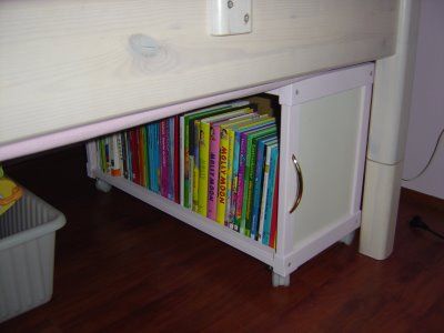 Underbed Book Storage for nighttime readers! Great DIY Underbed storage idea! Book Storage Ideas, Ikea Toy Storage, Diy Storage Bed, Kids Book Storage, Kids Beds With Storage, Garage Storage Solutions, Ikea Hack Ideas, Old Drawers, Bed Storage Drawers