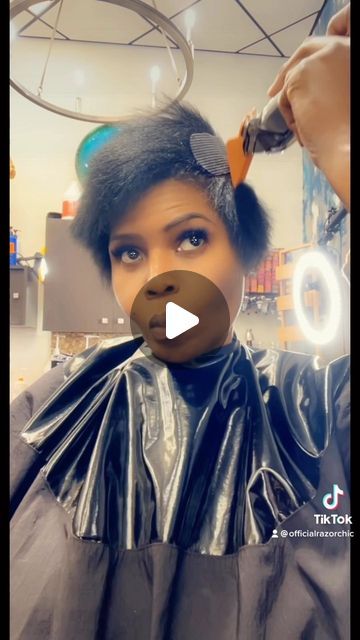 Kelis Short Hair Haircuts, Mushroom Style Haircut, Black Girls Haircut Styles, Medium Hair Styles Black Hair, Short Colored Pixie Hair Black Women, Razor Bob Haircut Black Women, Edgy Haircuts Black Women, Soft Mohawk Women, Tapered Sides Long Top Black Women