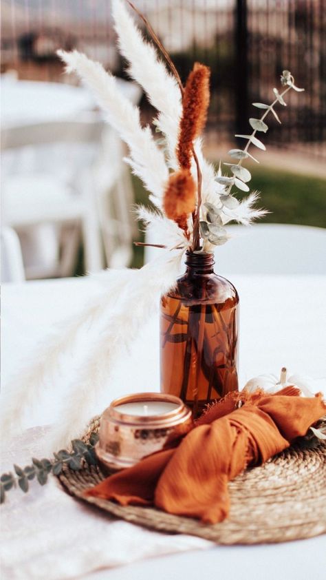 Sliced Wood Centerpiece, Simple Wedding Centerpieces Terracotta, Terracotta Wedding Shower Decor, Terra Cotta And Ivory Wedding, Terracotta Table Decor Wedding, Brown Glass Centerpiece, Linens For Wedding Tables, Rust Color Wedding Centerpiece, Amber Jars Wedding