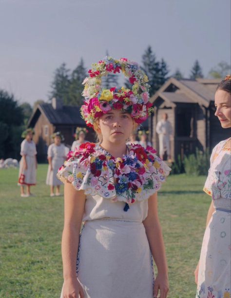 Dani Midsommar, Cartoon Halloween Costumes, Creepy Costumes, May Queen, Solo Costume, Queen Costume, Halloween Inspo, Florence Pugh, New Skin