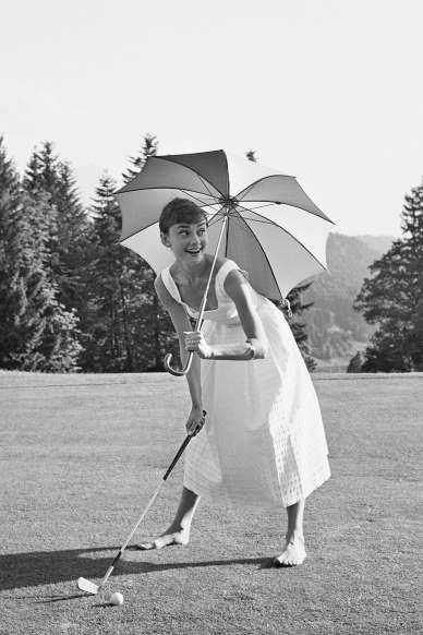 Golf Photoshoot, Golf Branding, Golf Aesthetics, Golf Card Game, Golf Aesthetic, Dubai Golf, Sports Look, Picking Apples, Standing In The Rain