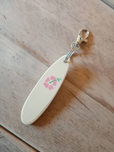 Surfboard keyring / surfboard keychain / surfboard / keyring / keychain / Wedding favors / birthday gift / stocking filler / Surf gifts / -  #birthday #Favors #Filler #gift #Gifts #Keychain #Keyring #Stocking #Surf #Surfboard #Wedding Surfboard Wedding, Keychain Wedding Favors, Surf Gifts, Car Deco, Cool Car Accessories, Girly Car, Favors Birthday, Cute Car Accessories, Soft Yellow