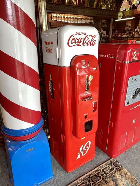 Are you planning to buy a vintage Coca Cola machine? Well, you have come to the right place. Coca Cola vending machines have existed for more than 100 years and are still produced to this date. These machines are bought by both store owners as well as collectors for their functionality as well as their antique quality. The Coke machines that werecreated prior to the 1990s are considered to be vintage, and #Cokemachine Vintage Soda Machine, Coke Vintage, Soda Machine, Vintage Coke Bottles, Vintage Coke Machine, Vintage Fridge, Coke Machine, Coca Cola Kitchen, Coca Cola Store