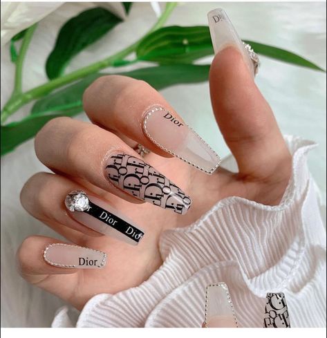 Clear Glitter Nails, Dior Nails, Unghie Sfumate, Kawaii Nails, Luxury Nails, Beautiful Nail Art, Nail Extensions, Nail Decals, Nude Nails