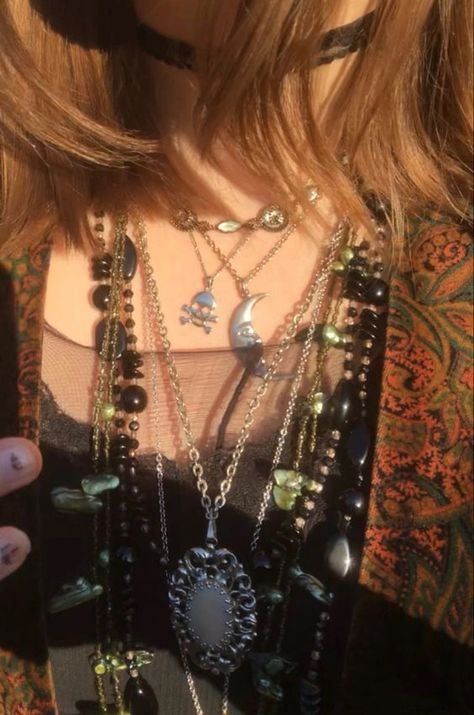 Alt Jewelry Aesthetic, 90s Grunge Jewelry, Necklace Inspo Aesthetic, Necklace Stack Aesthetic, Layered Necklaces Aesthetic, Crystal Necklace Aesthetic, Fit Aesthetic Outfit, Patterned Waistcoat, Gay Necklace