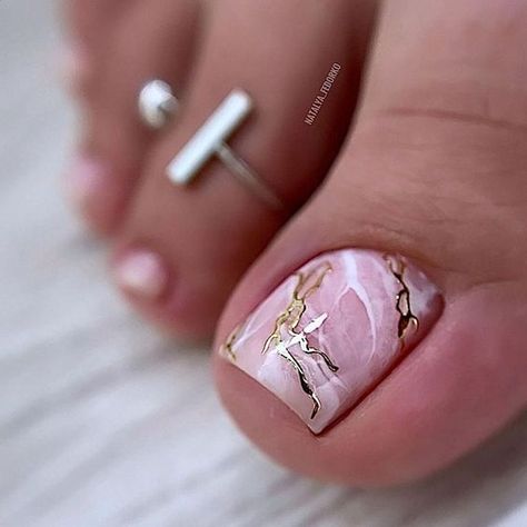 2024 Spring Toe Nail Color Trends: Popular Pedicures for All Skin Tones Cute Toenail Designs Easy, Nails Foot Design, Pedicure En Gel, Foot Nail Art, Toe Nail Art Designs, Toe Nail Colors, Pedicure Gel, Pro Nails, Feet Nail Design