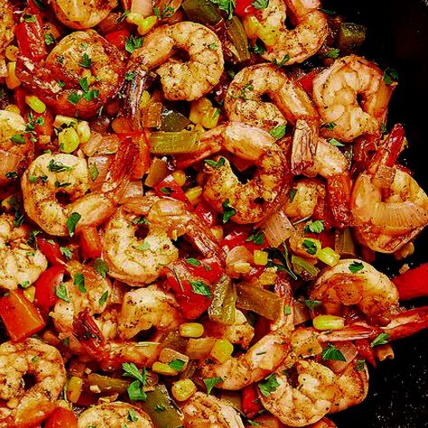 17 Mardi Gras Party Food and Drink Ideas Mardi Gras Food Ideas, Shrimps Recipes, Office Party Outfit, Mardi Gras Party Food, Food Shrimp, Cajun Shrimp Recipes, Skillet Shrimp, Cajun Creole Recipes, Mardi Gras Food