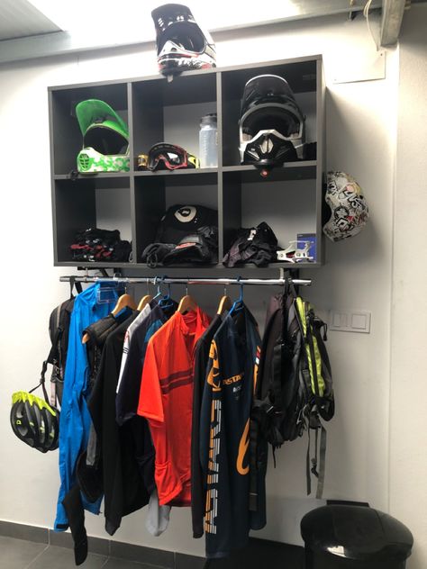 Mtb Gear Storage, Moto Gear Storage, Dirt Bike Storage Ideas, Mtb Bedroom Ideas, Garage Helmet Storage, Dirt Bike Gear Storage, Motocross Gear Storage, Snowmobile Helmet Storage, Helmet Organization Ideas