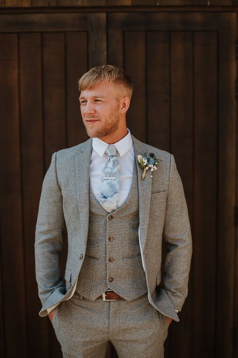 Check Suit Men, Male Wedding Suit, Checked Suits Men, Groomsmen Grey Suits, Mens Wedding Suit, Wedding Suits Men Grey, Crafty Wedding, Gray Groomsmen Suits, Grey Check Suit