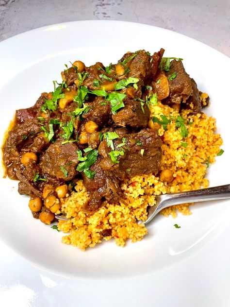 Beef & Apricot Tagine - Best Recipes UK Tagine Beef Recipes, Moroccan Lunch, Beef Tagine Recipes, Lamb Tagine Recipe, Beef Tagine, Meat Preparation, Apricot Recipes, Tagine Recipes, Moroccan Dishes