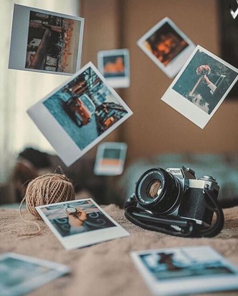 Fotocamere Vintage, Camera Wallpaper, Photo Polaroid, Camera Aesthetic, Travel Wallpaper, Photography Camera, Photography Wallpaper, 판타지 아트, Photography Techniques