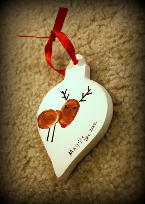 Having Fun at Home: Thumbprint Reindeer Ornament Thumbprint Ornaments, Reindeer Thumbprint, Thumbprint Reindeer, Fingerprint Art, Christmas Tree Coloring Page, Reindeer Ornament, Christmas Kindergarten, Reindeer Ornaments, Christmas School