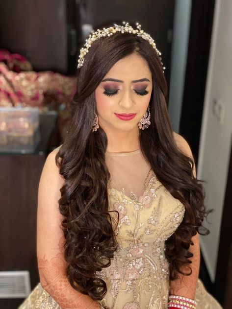 Engagement bridal goals | Engagement hairstyles, Bridal hair buns, Long hair wedding styles Reception Hairstyles, Hairstyles For Gowns, Bridal Hairstyle Indian Wedding, Hair Style On Saree, Engagement Hairstyles, Bridal Hair Buns, Hairdo Wedding, Indian Wedding Hairstyles, Open Hairstyles