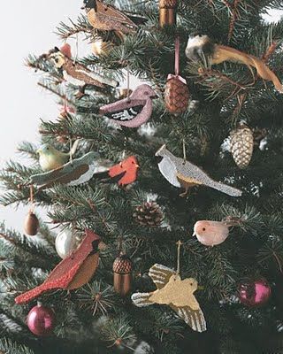 bird themed christmas tree via audreysdesignblog_blogspot Whimsical Birds, Cinnamon Ornaments, Easy Holidays Crafts, Food Ornaments, Easy Christmas Crafts, Bird Ornaments, Christmas Ornaments Homemade, Christmas Templates, Noel Christmas