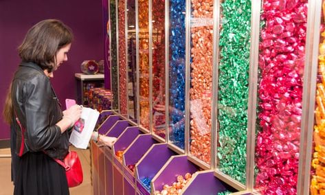 Quality Street pick-and-mix at John Lewis. Quality Streets Chocolates, Cadbury Roses, Chocolate Pralines, John Lewis Christmas, Internet Cafe, Chocolate Pops, Chocolate Fan, Candy Factory, Cafe Ideas