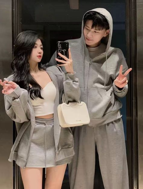 Cute Couple Clothes, Couple Outfits Korean, Korean Couple Outfits, Couples Matching Outfits Swag, Celebrity Brides, Couple Clothes, Couple Matching Outfits, Photo Simple, Style Couple