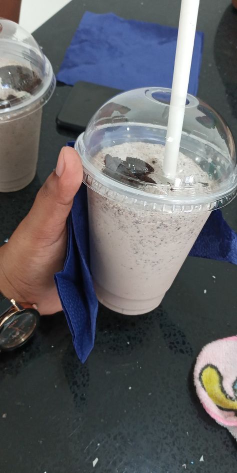 Oreo shake Oreo Shake Snap, Shake Snap, Oreo Shake, Traditional Food, Glass Of Milk, Oreo, Quick Saves