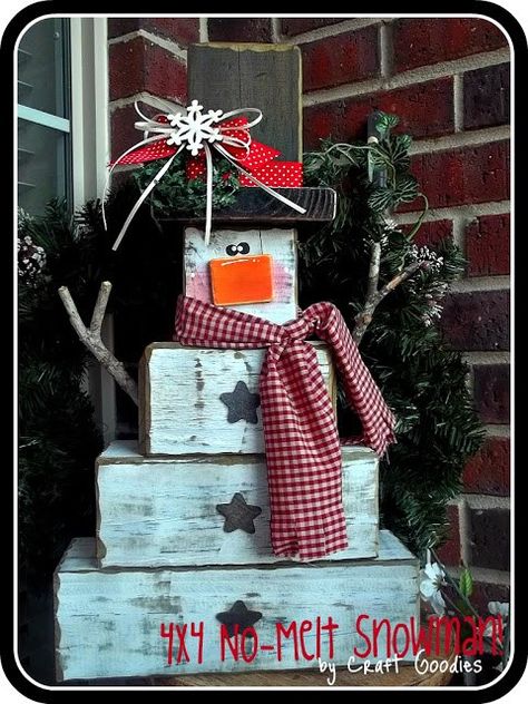 This cute country snowman is made from 4×4’s and would look great sitting on your porch this winter! So if you’re a snowman fan, head over to So You Think Youre Crafty to get the h… Snowman Tutorial, Melted Snowman, Wooden Snowman, Snowman Crafts, Noel Christmas, Christmas Wood, Winter Crafts, Christmas Deco, Xmas Crafts