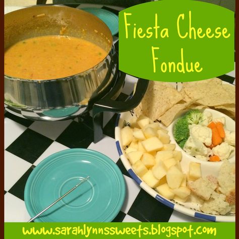 Swiss Cheese Fondue Recipe, Melting Pot Cheese Fondue, Cheese Fondue Recipe Easy, Cheese Fondue Party, Pizza Raclette, Best Cheese Fondue, Easy Cheese Fondue, Melting Pot Recipes, Cheese Fondue Recipe