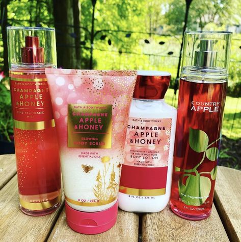 Bath & Body Works Champagne Apple & Honey + Country Apple Comparison Champagne Apple And Honey, Apple Perfume, Bath And Body Works Set, Apple And Honey, Honey Bath, Apple Dumpling, Baskets Diy, Apple Honey, Christmas Gift Baskets Diy