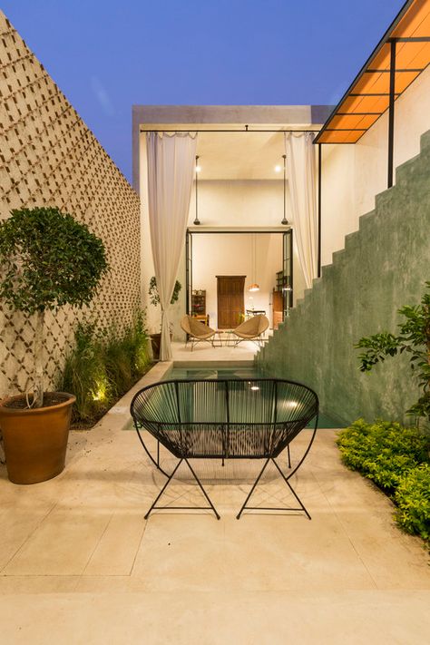 Casa del Limonero / Taller Estilo Arquitectura | ArchDaily Small Pools, Modern Backyard, Modern Mansion, Courtyard House, Small Pool, Patio Seating, Small Patio, Contemporary Architecture, 인테리어 디자인