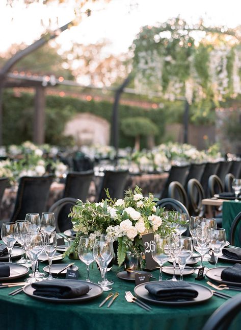 La Tavola Fine Linen Rental: Velvet Emerald with Velvet Onyx Napkins | Photography: Sylvie Gil, Planning: A Savvy Event, Florals: Vignette Floral Design, Venue: Vintage Estate, Paper Goods: Underwood Letterpress, Rentals: Found Rentals, Theoni Collection, Hensley Event Resources and Bright Event Rentals Emerald Wedding Decor Centerpiece Ideas, Emerald Green And Black Wedding, Emerald Wedding Colors, Emerald Green Wedding Theme, Green Wedding Decorations, Wedding Theme Color Schemes, Dark Green Wedding, March Wedding, Tafel Decor