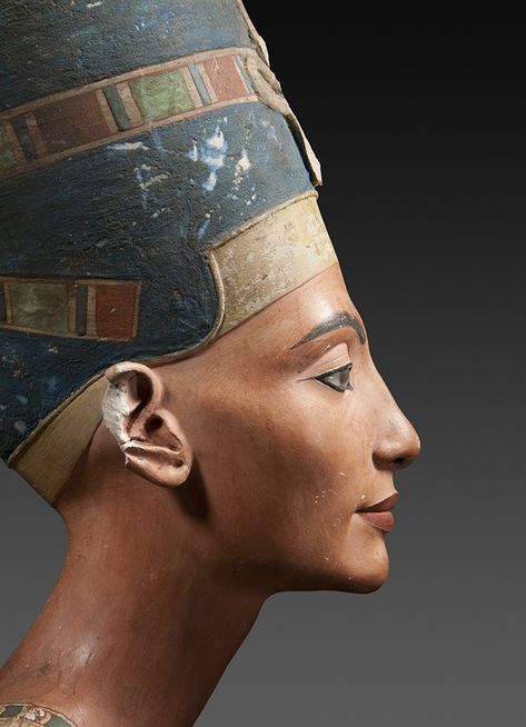 Bust Of Nefertiti, Nefertiti Bust, Ancient Egyptian Artifacts, Egyptian Queen Nefertiti, Ancient Queen, Egyptian Women, Egyptian Artifacts, Queen Nefertiti, Old Egypt