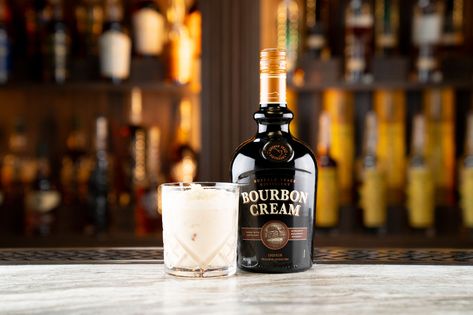 White Buffalo drink with Bourbon Cream Bourbon Drinks Recipes, Buffalo Trace Bourbon, Whiskey Wednesday, Single Barrel Bourbon, Bourbon Cream, Coctails Recipes, Bourbon Drinks, Cocktails To Try, Buffalo Trace