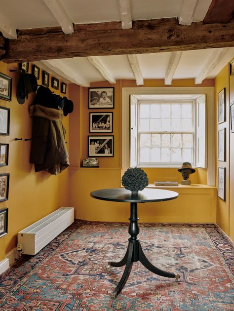 Catherine Chichester's farmhouse in the Cotswolds | House & Garden Yellow Wall Painting, Wall Painting Tips, Lambriseringen Gang, Cotswold House, Yellow Room, Yellow Interior, Yellow Wall, Yellow Bedroom, Yellow Walls