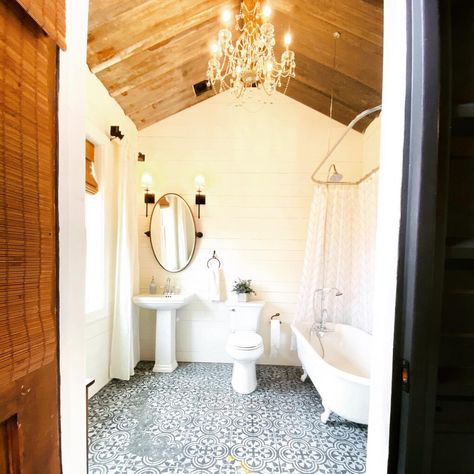 23 Barn Bathroom Ideas – The DIY Desire Barn Bathroom Ideas, Colorado Mountain Homes, Barn Bathroom, Colorado Mountain, Barn Style, Mountain Home, Bathroom Styling, Rustic Charm, Reclaimed Wood