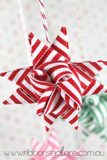 Crafts With Ribbon Ideas, Wired Ribbon Crafts, Ribbon Crafts To Sell, Decorate With Ribbon, Beachy Crafts, Ribbon Star, Christmas Wrapping Diy, Christmas Bows Diy, Christmas Star Decorations