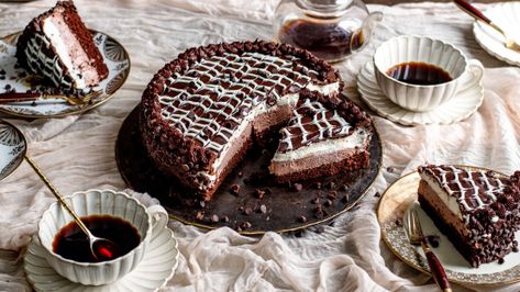 Black Tie Cake, Black Tie Mousse Cake, Tie Cake, Box Cake Recipes, Sweet Sauces, Iced Oatmeal Cookies, Mousse Cakes, Olive Garden Recipes, Chocolate Oreo