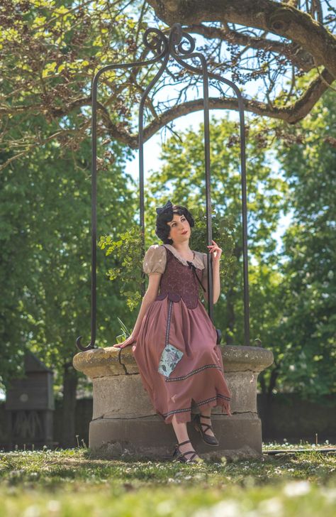 Snow-White in rags Costume Cosplay Disney Dump, Snow White Cosplay, Rag Dress, Ren Faire Costume, Disney Princess Fan Art, The Seven Dwarfs, Disney Cosplay, Old Dresses, Seven Dwarfs