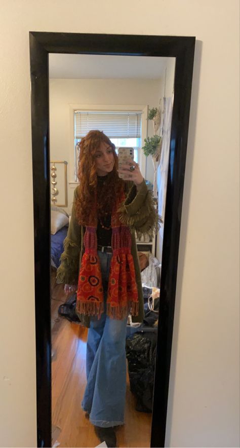 Free Spirit Winter Outfit, 90s Hippy Fashion, Winter Outfits Hippi, Boho Bell Bottoms Outfits, Hippie Fashion Winter, Hippie Christmas Outfit, Winter Outfits Hippie, Cold Hippie Outfits, Hippie Cold Weather Outfits