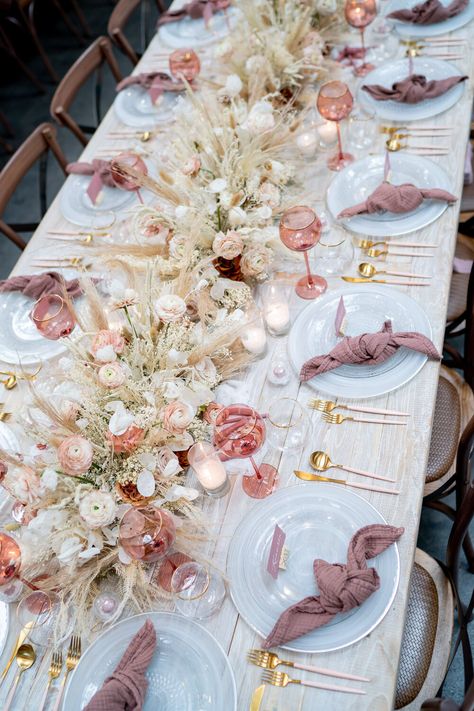 Pampas Grass Floral Arrangements with Dried & Bleached Botanicals — Eddie Zaratsian Lifestyle & Design Pampas Grass Floral Arrangements, Grass Floral Arrangements, Decorative Nails, Decorative Wallpaper, Decorate Christmas, Floral Runner, Grass Wedding, Tree Decorating, Table Set Up