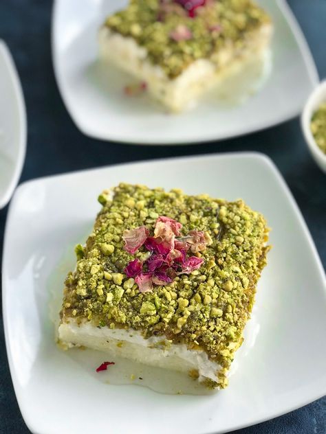 Layali Lubnan, Lebanese Desserts Recipes, Ramadan Sweets, Arabic Sweets Recipes, Lebanese Desserts, Persian Recipes, Patisserie Fine, Arabic Desserts, حلويات عربية